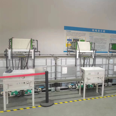 แบตเตอรี่วาเนเดียมไหล 50kw / 200kwh สำหรับระบบจัดเก็บพลังงานแสงอาทิตย์และพลังงานลม
